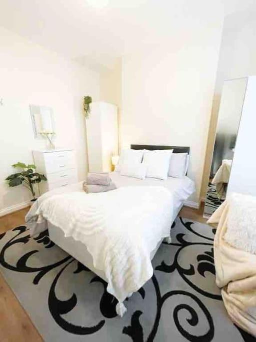 5 Bedroom, Sleeps 9 - Base To Explore Liverpool And Beyond 리버풀 외부 사진