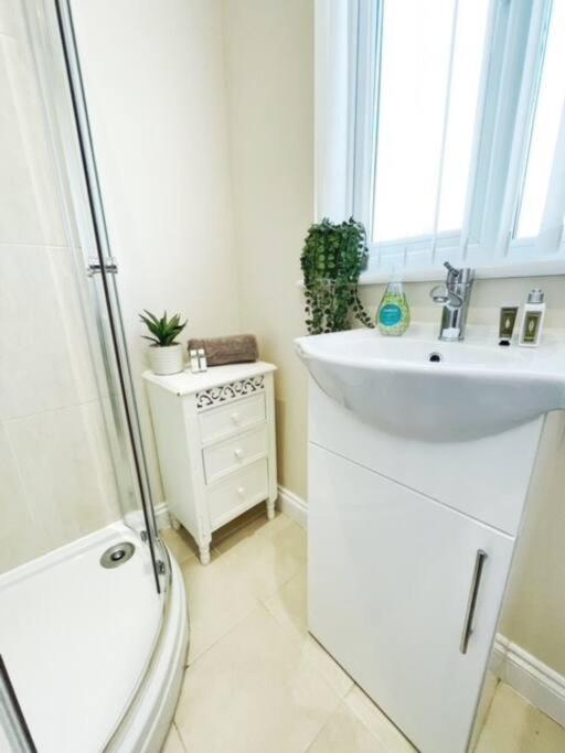 5 Bedroom, Sleeps 9 - Base To Explore Liverpool And Beyond 리버풀 외부 사진